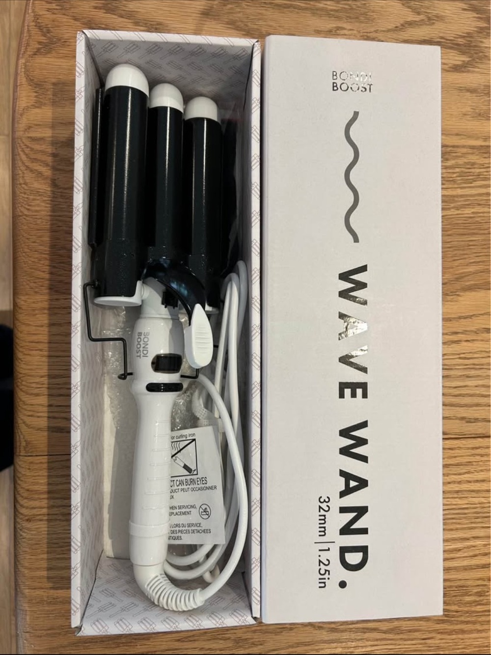 Bondi Boost Wave Wand Triple Barrel Curling Iron - White/Black